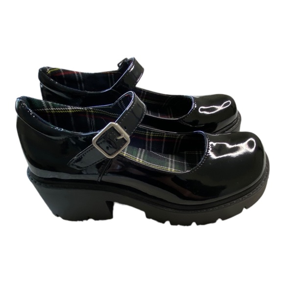 🐰CHUNKY MARY JANE LOAFER WITH STRAP | Black Patent | Size 8.5🐰 - Picture 3 of 5